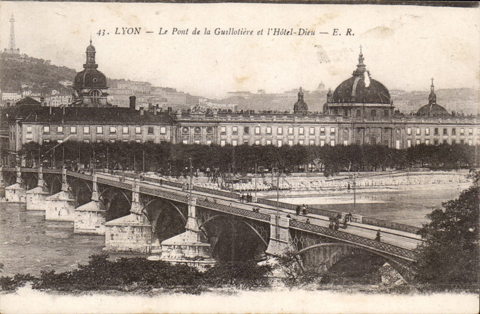 Lyon - Le Pont de la Guillotiere et l'Hotel Dieu CPA 