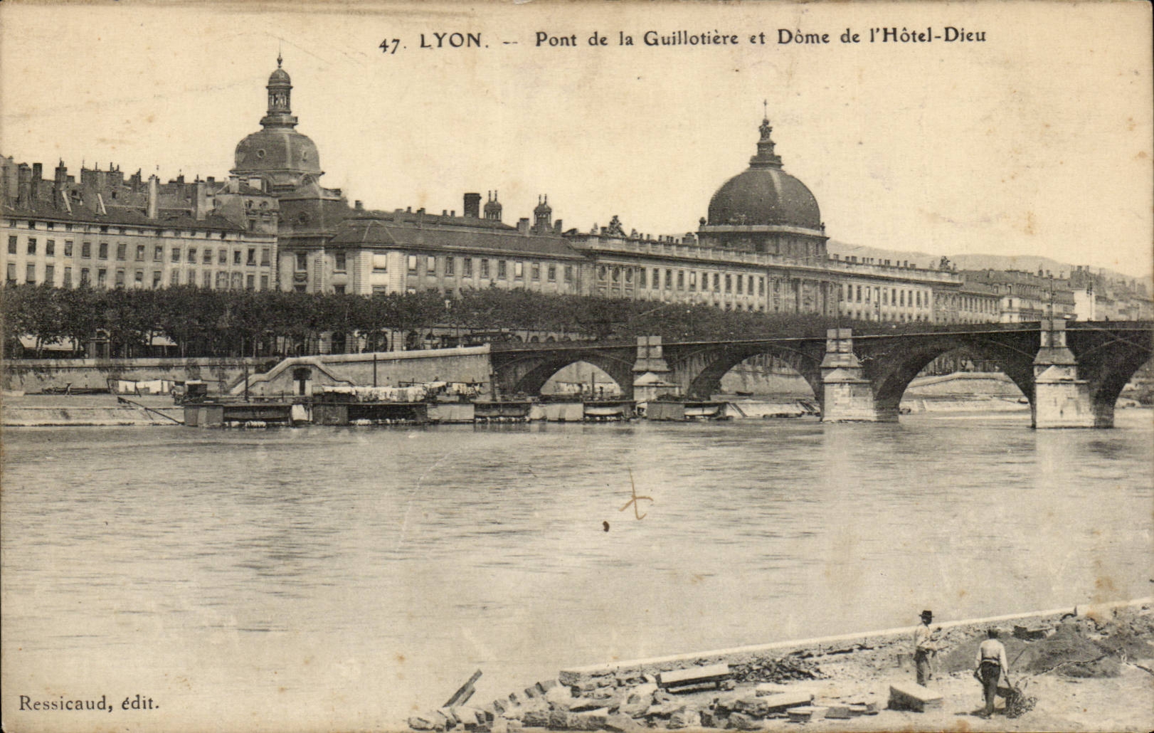 Lyon - Pont de la Guillotiere et le Dome de L'Hotel Dieu CPA 