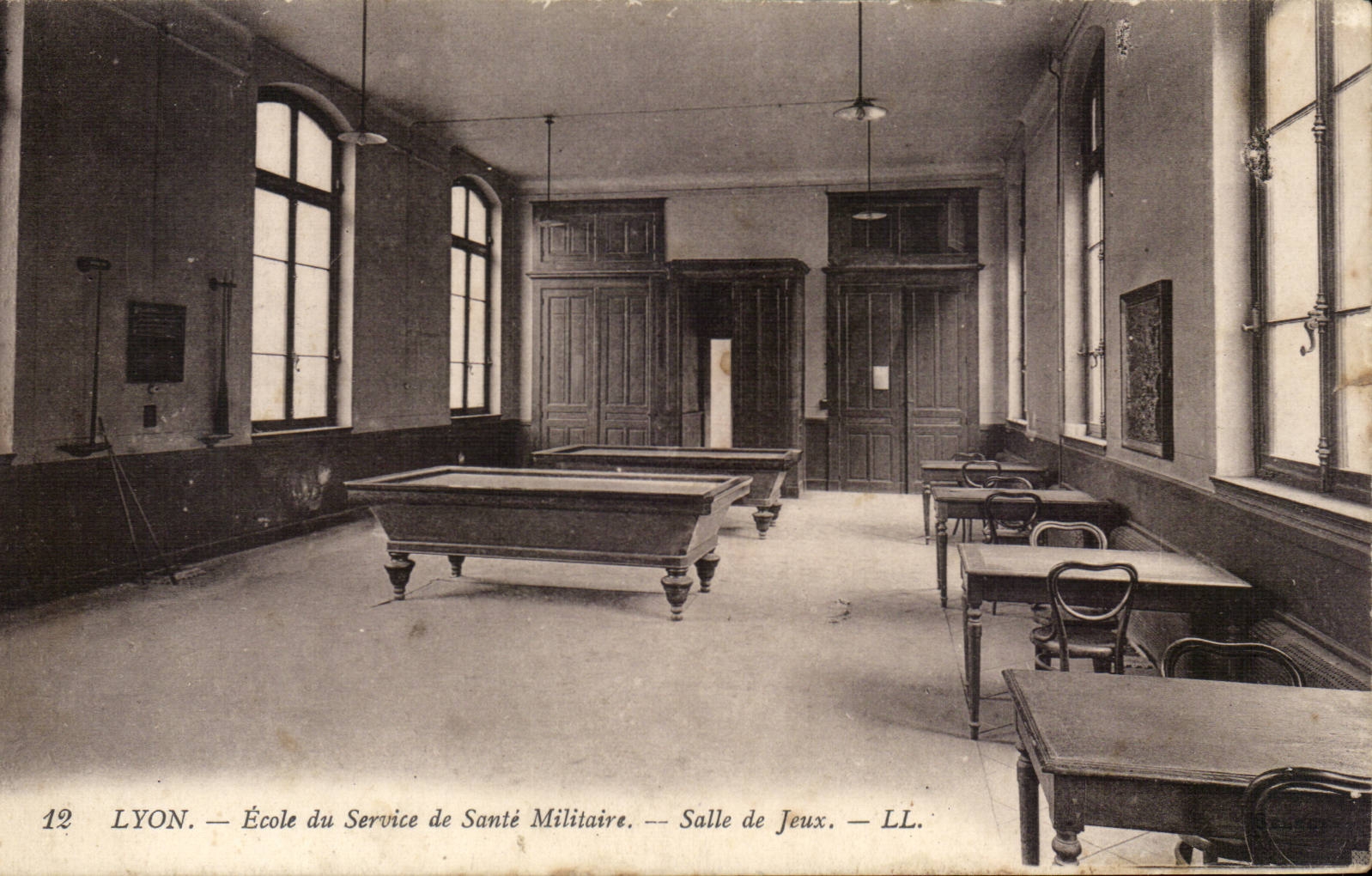 Lyon - Ecole de Service de Sante Militaire - Salle de Jeux - CPA Billard Snooker