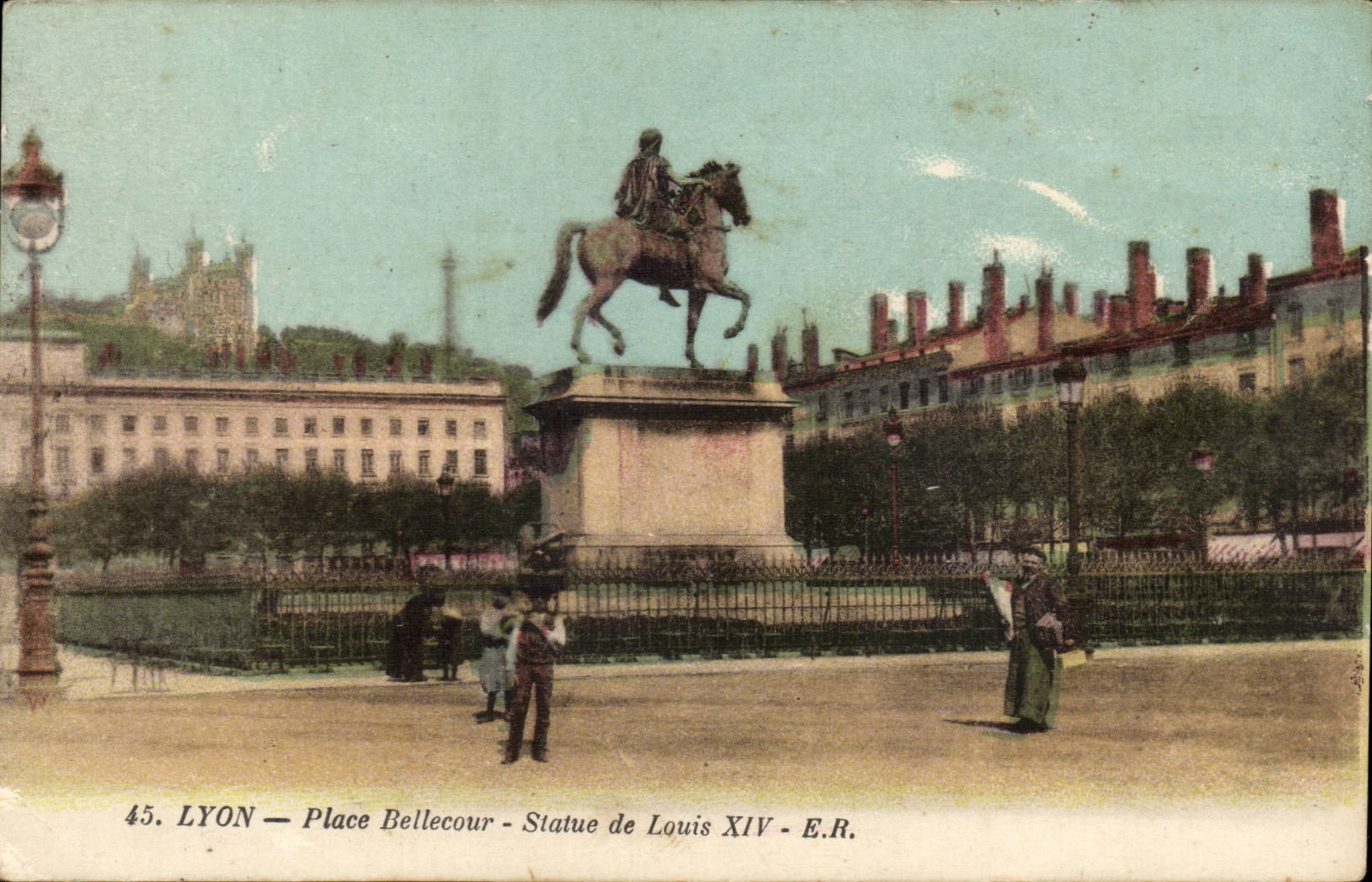 Lyon - Place Bellecour - Statue de Louis XIV - CPA 