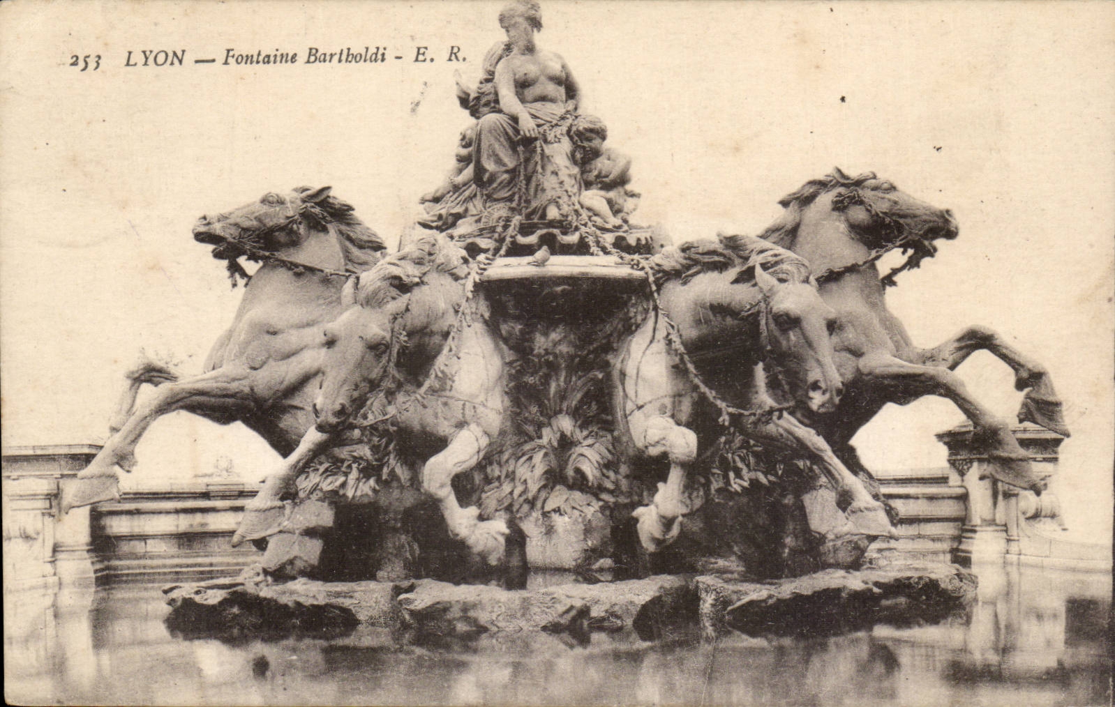 Lyon - Fontaine Bartholdi - CPA 