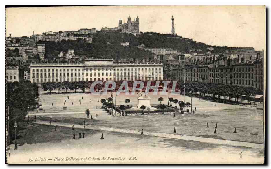 Lyon - Place Bellecour et Coteau Fourviere - CPA 