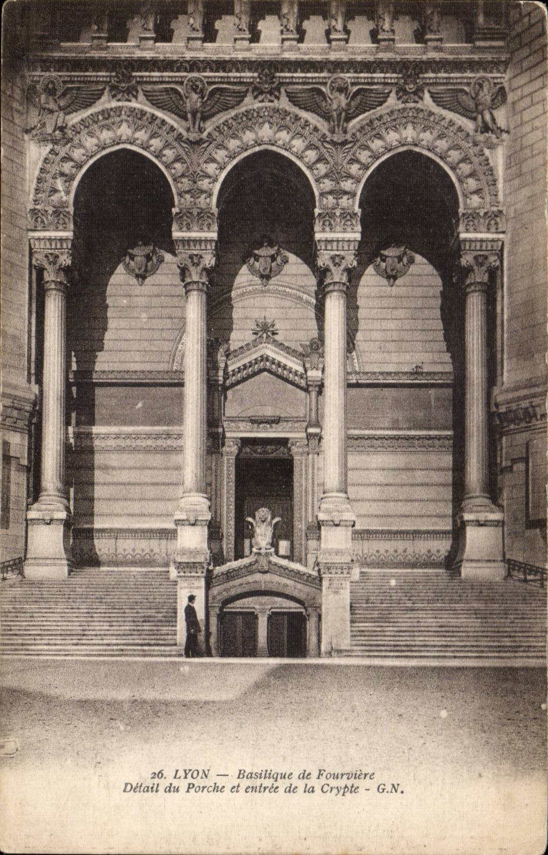 Lyon - Basilique de Notre Dame de Fourviere - Defait du Porche et entree da la Crypte - CPA 