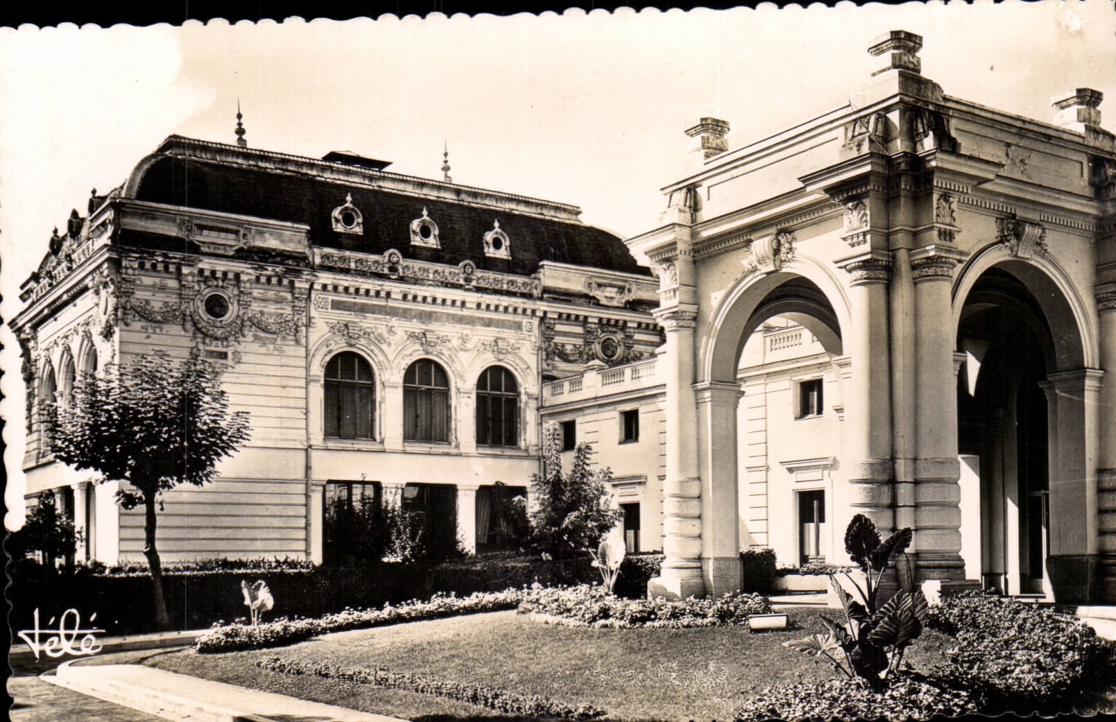 Aix-les-Bains - Façade du Grand Cercle — Éditions Télé