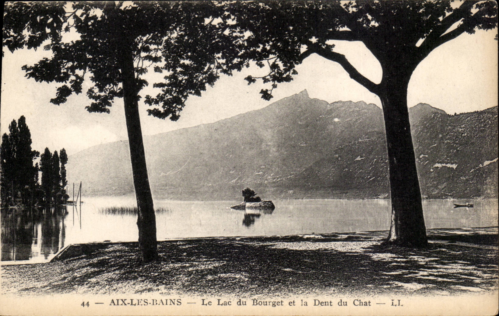 CPA Aix les Bains Le lac du bourget et la dent du chat