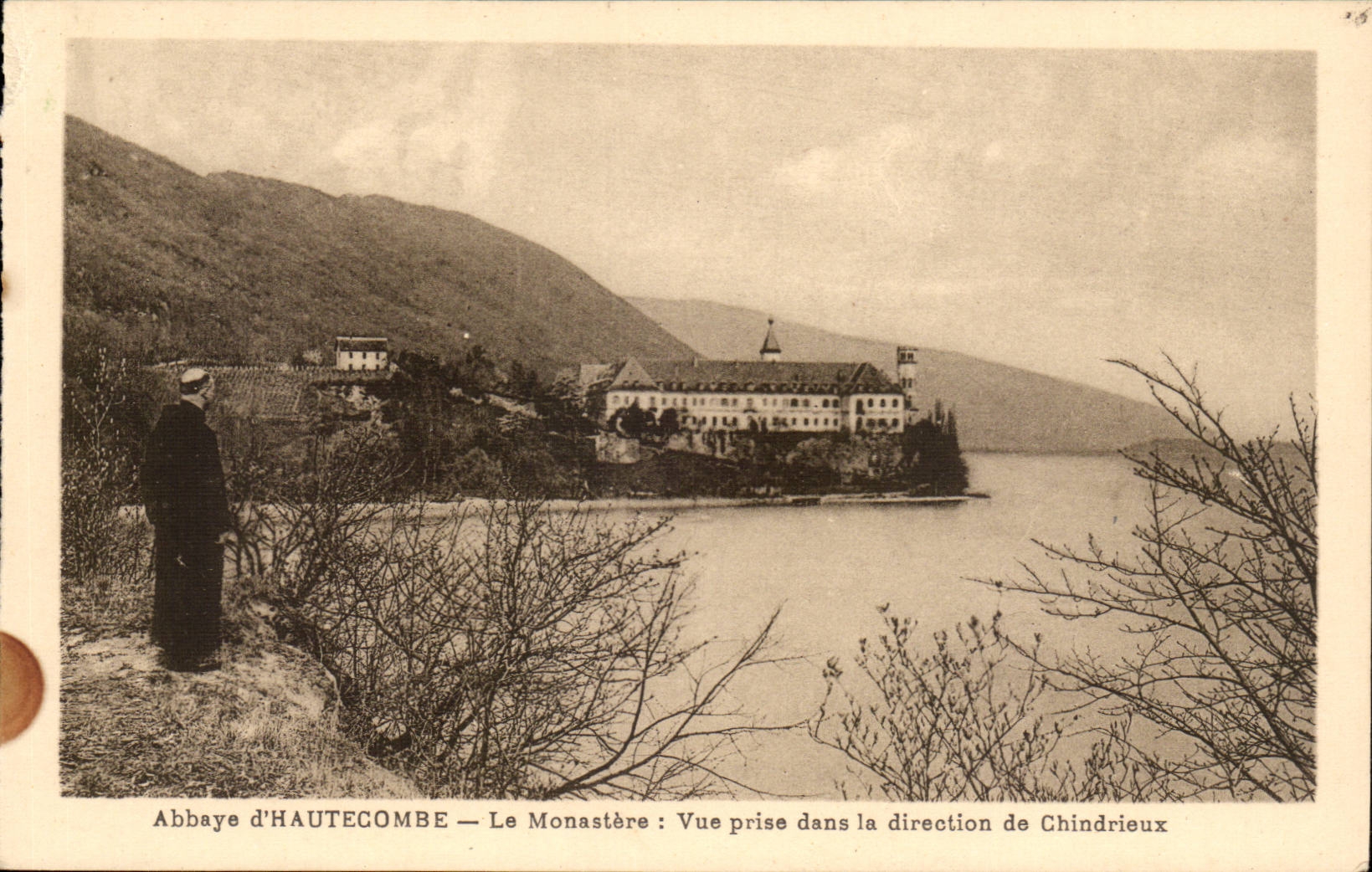 CPA Abbaye d'Hautecombe Le monastere Vue prise dans la direction de Chindrieux