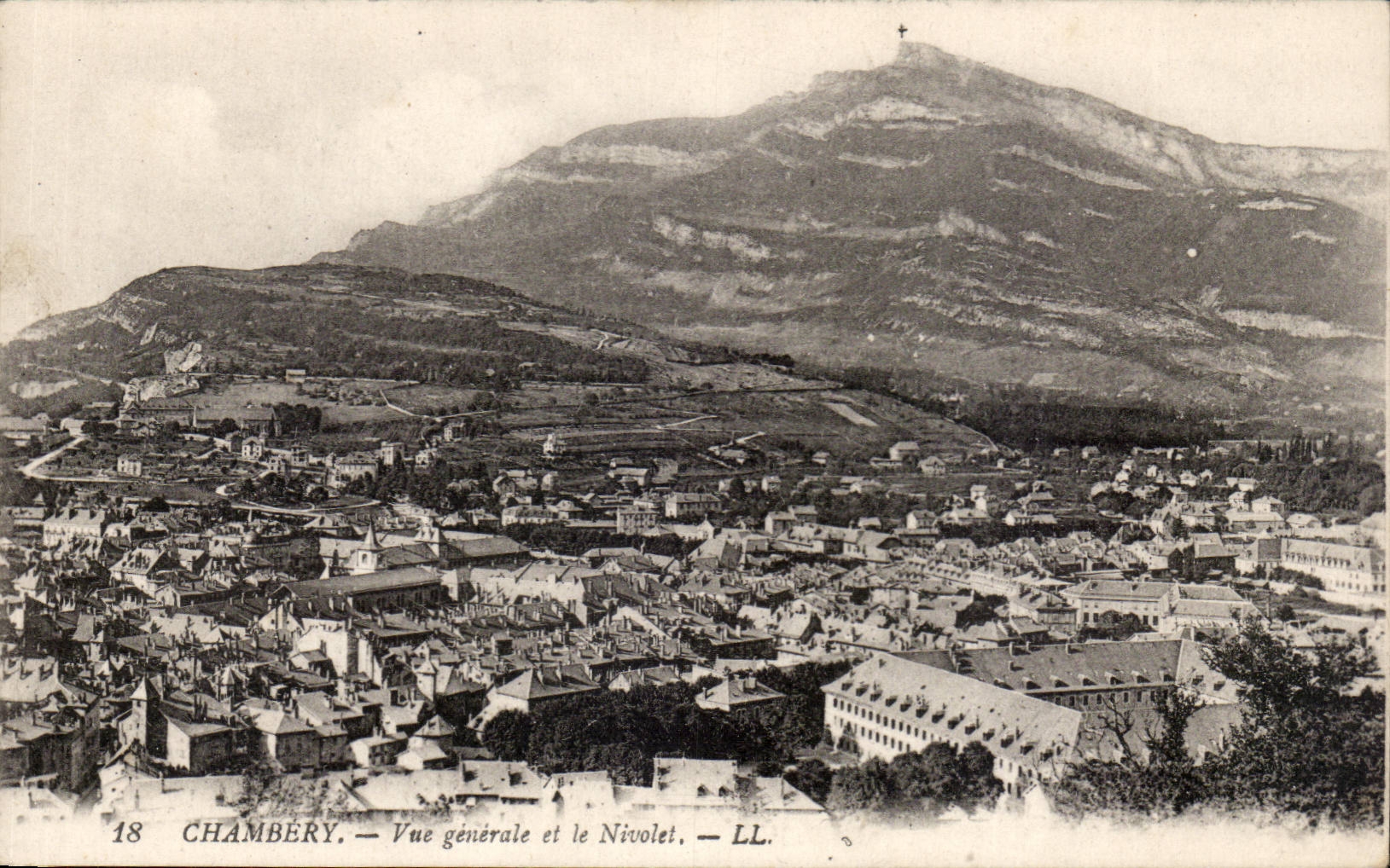 CPA Chambery Vue generale et le Nivolet