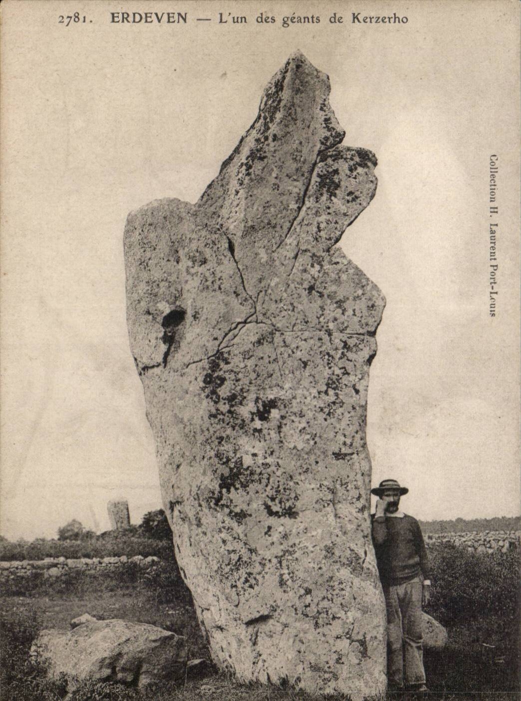 CPA Menhir Dolmen ERdeven L'un des geants de Kerzerho