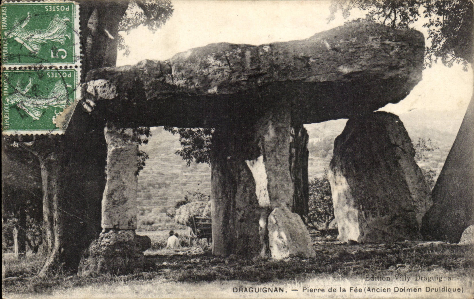 CPA Menhir Dolmen Draguignan Pierre de la Fee (ancien dolmen druidique)