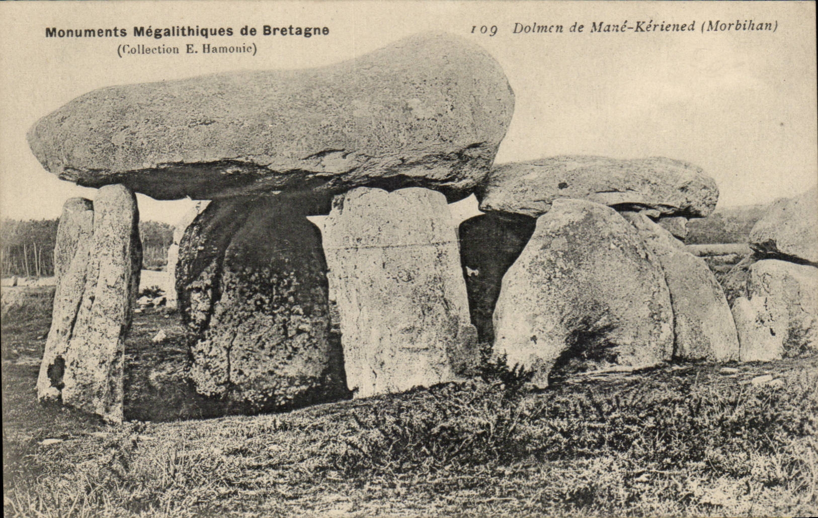CPA Menhir Dolmen Monuments megalithiques de Bretagne Dolmen de Mane Keriened (Morbihan)