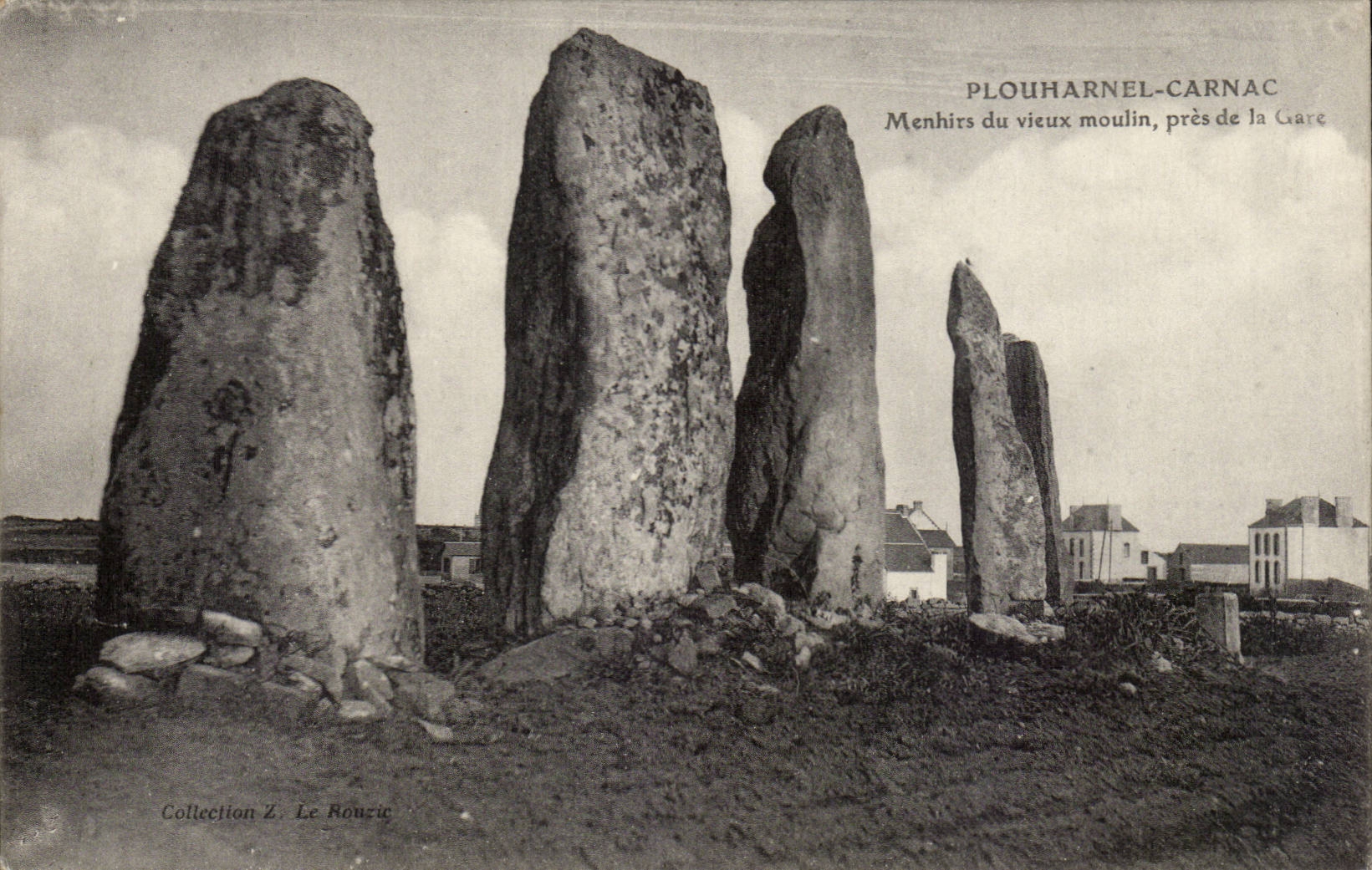 CPA Menhir Dolmen Plouharnel Carnac Menhirs du vieux moulin pres de la gare