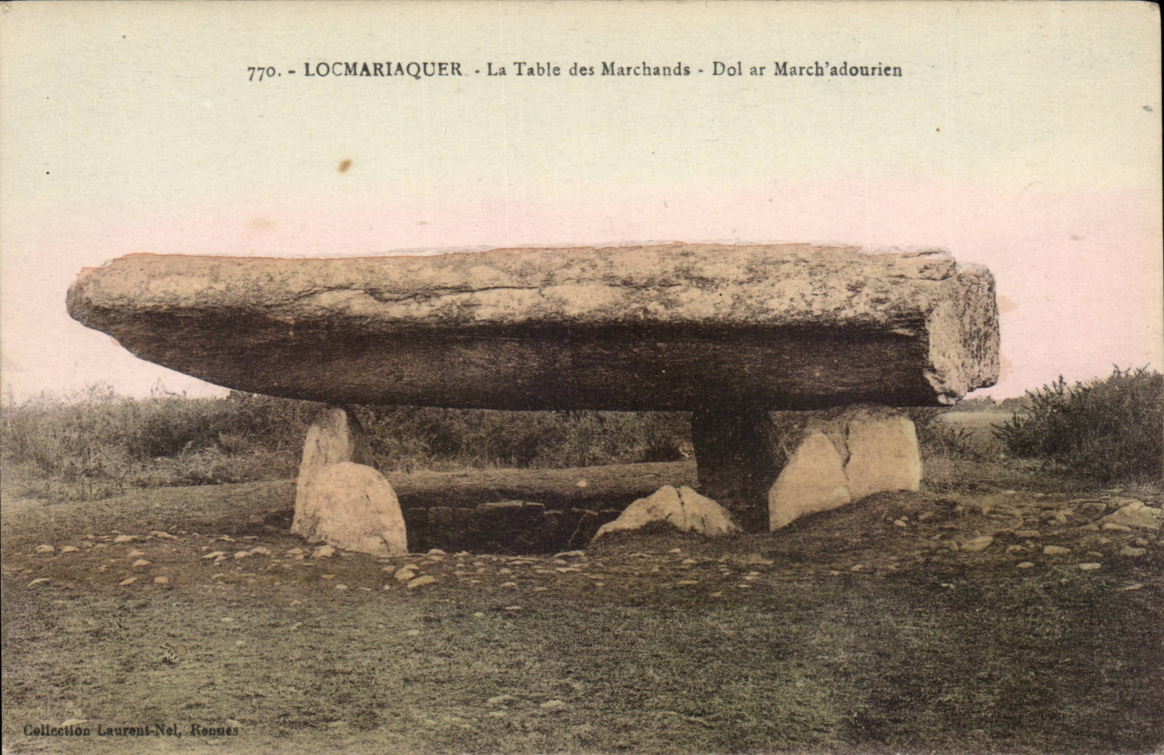 CPA Menhir Dolmen Locmariaquer La table des marchands Dol ar Marc adourien