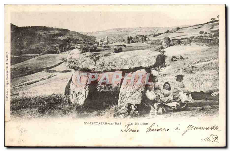 CPA Menhir Dolmen Saint Nectaire le bas Le dolmen