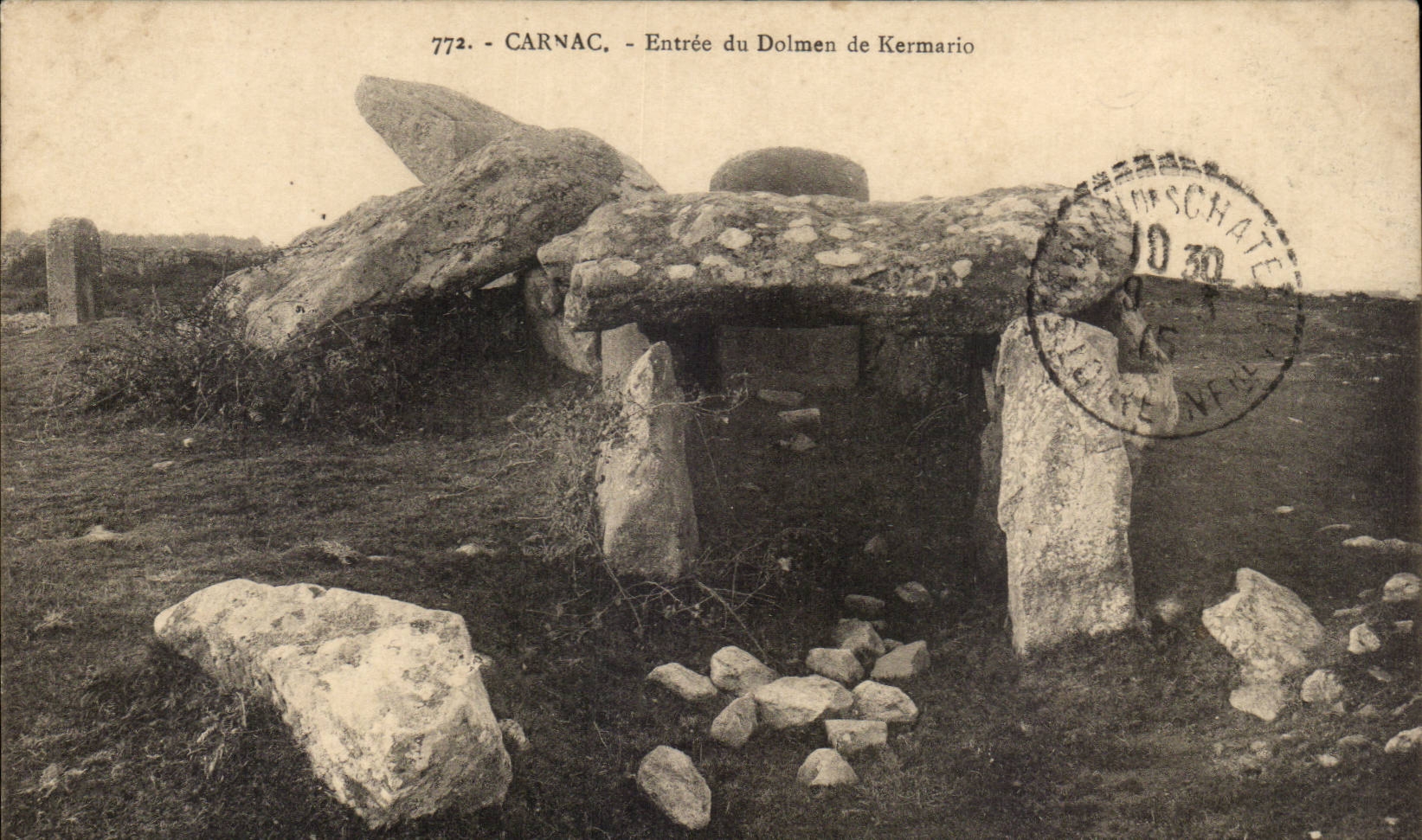 CPA Menhir Dolmen CArnac Entree du dolmen de Kermario