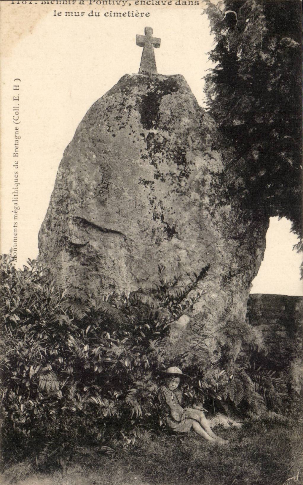 CPA Menhir Dolmen Pontivy enclave dans le mur