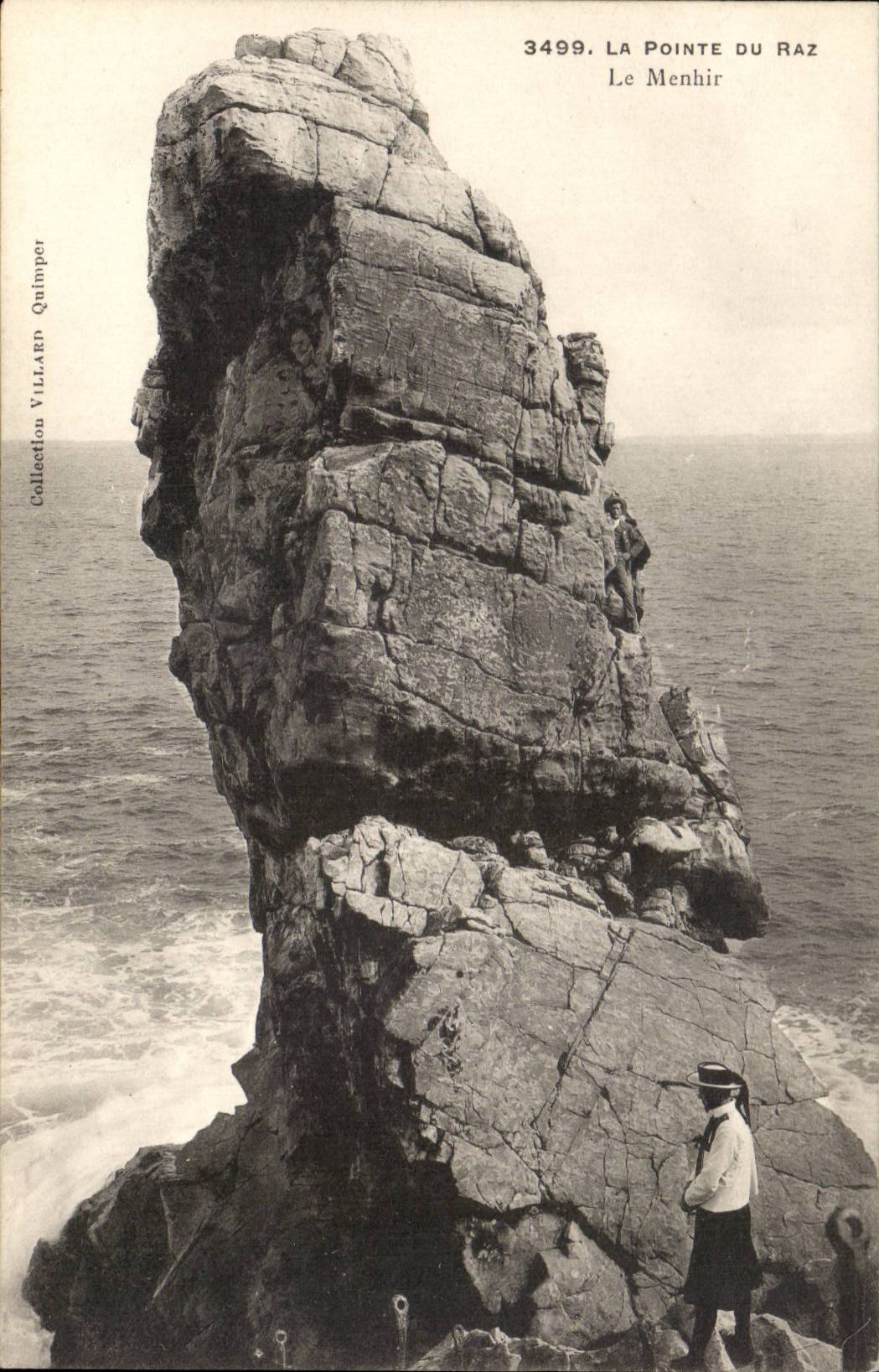 CPA Menhir Dolmen La pointe du Raz Le menhir