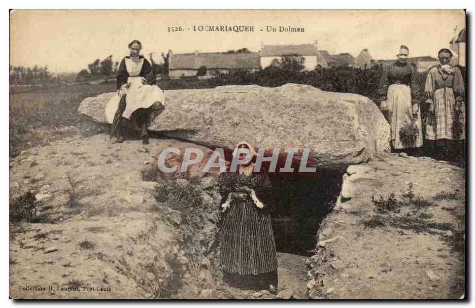 CPA Menhir Dolmen Locmariaquer Un dolmen