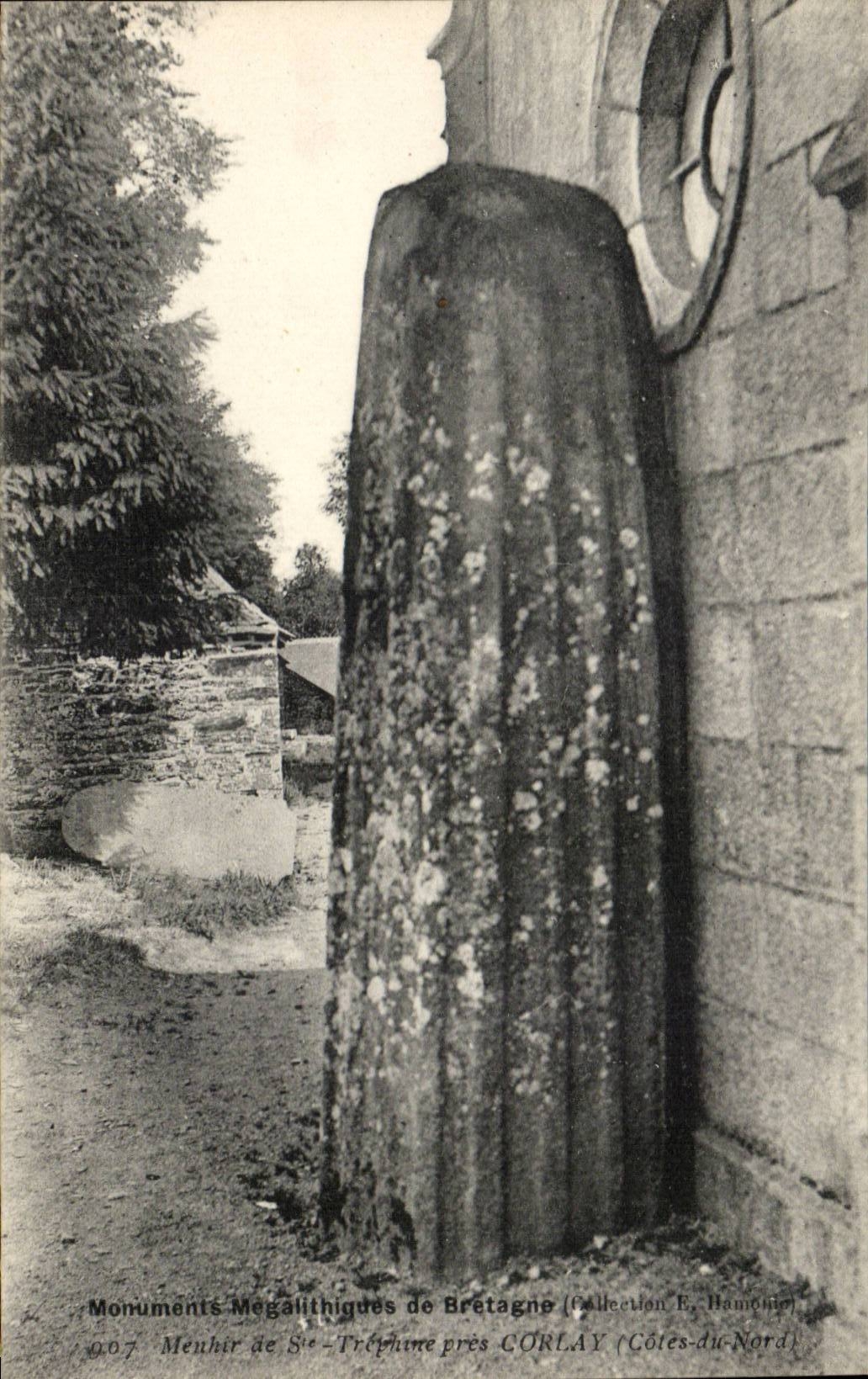 CPA Menhir Dolmen Menhir de Ste Trephine pres Corlay