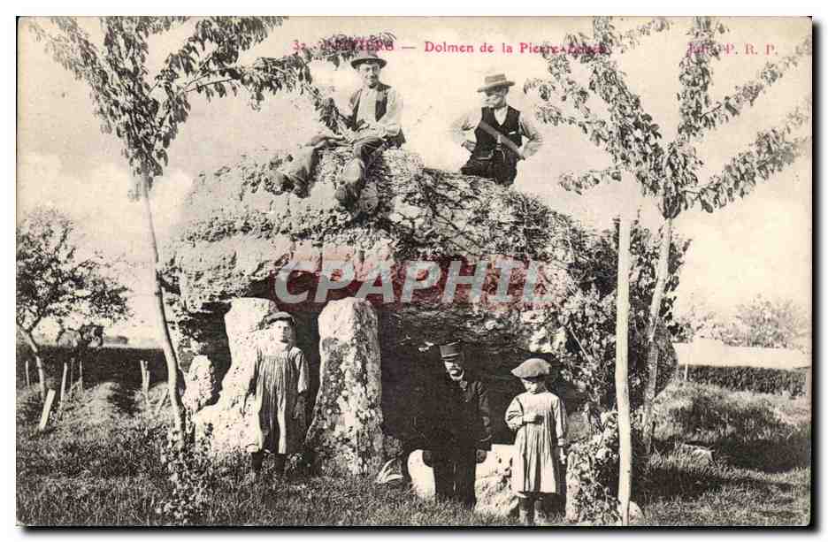CPA Menhir Dolmen pontiere Dolmen de la pierre