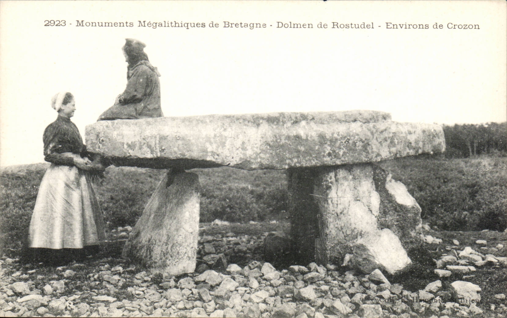 CPA Menhir Dolmen Dolmen de Rostudel Environs de Crozon