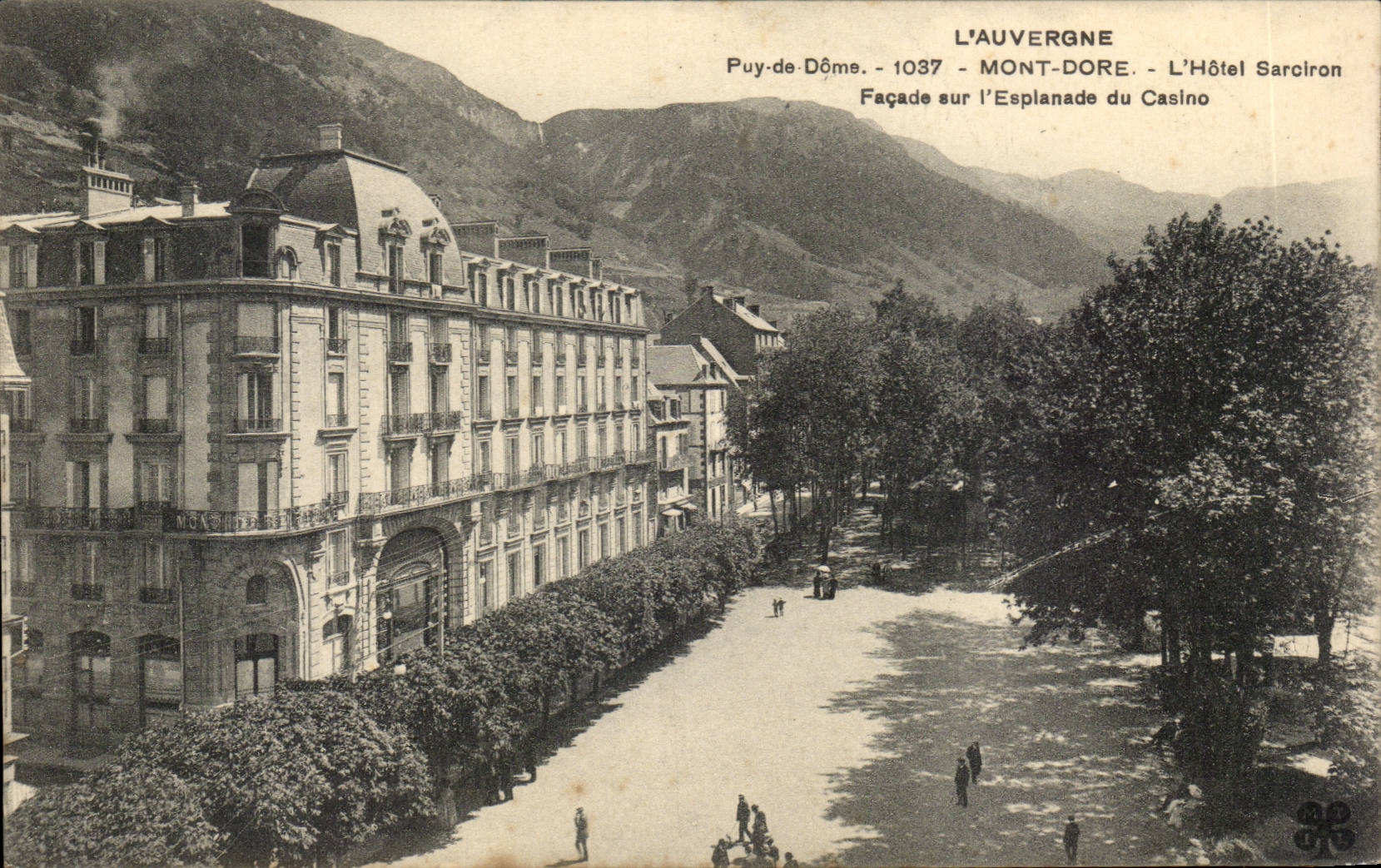 CPA Le Mont Dore Hotel Sarciron Facade sur l'esplanade du casino