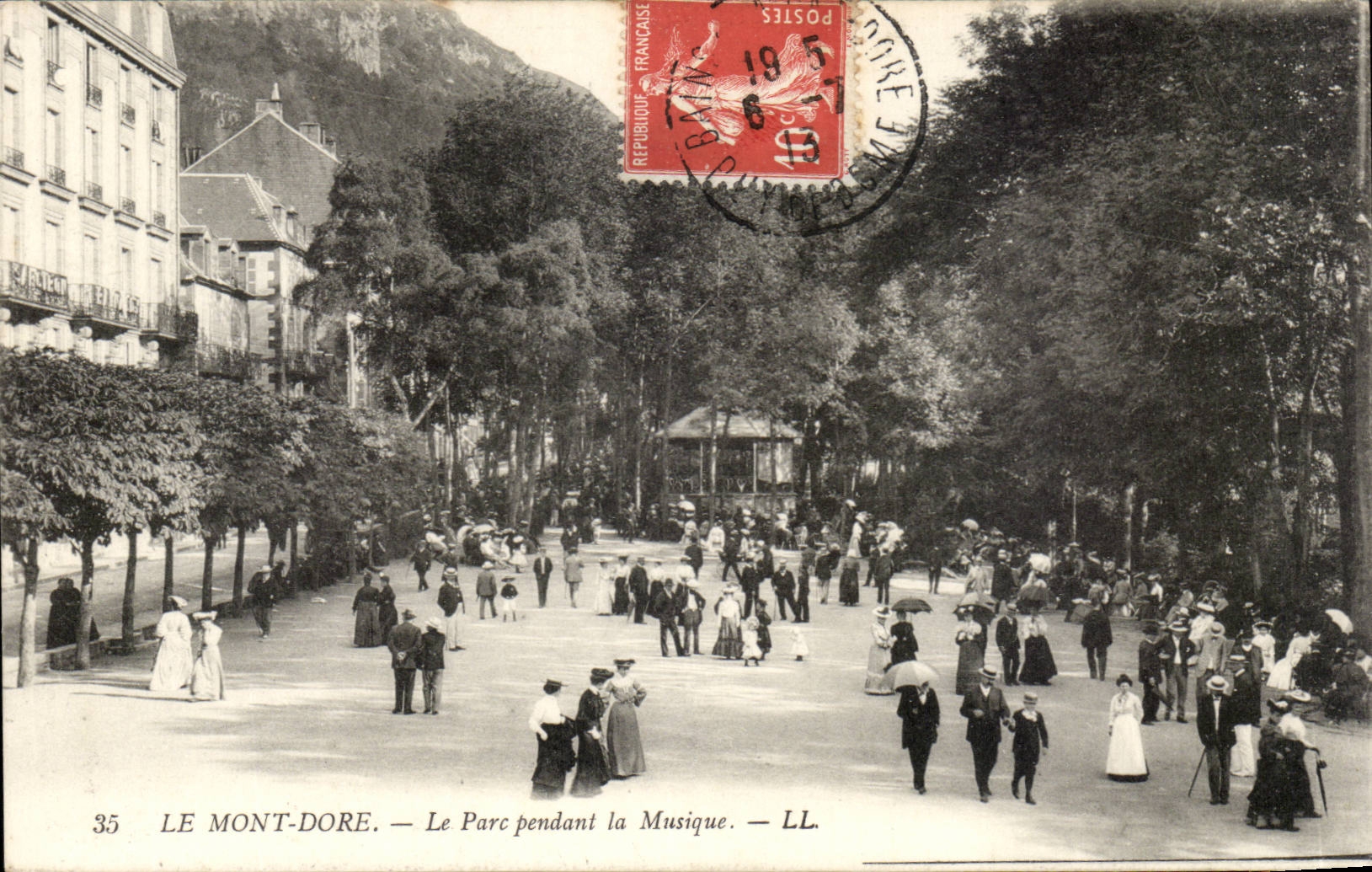 LE MONT-DORÉ — Le Parc pendant la Musique — LL. — N° 35