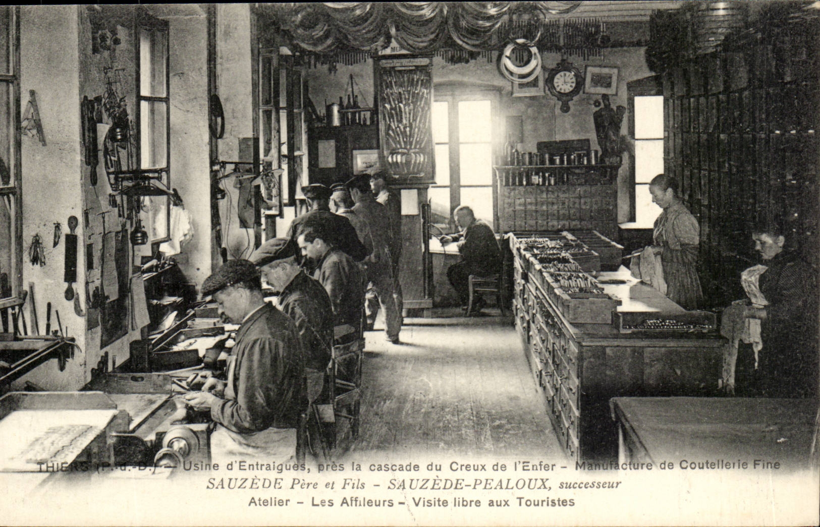 CPA Auvergne Sauzede pere et fils Atelier Les affileurs Visite libre aux touristes TOP Thiers Usine Coutellerie 