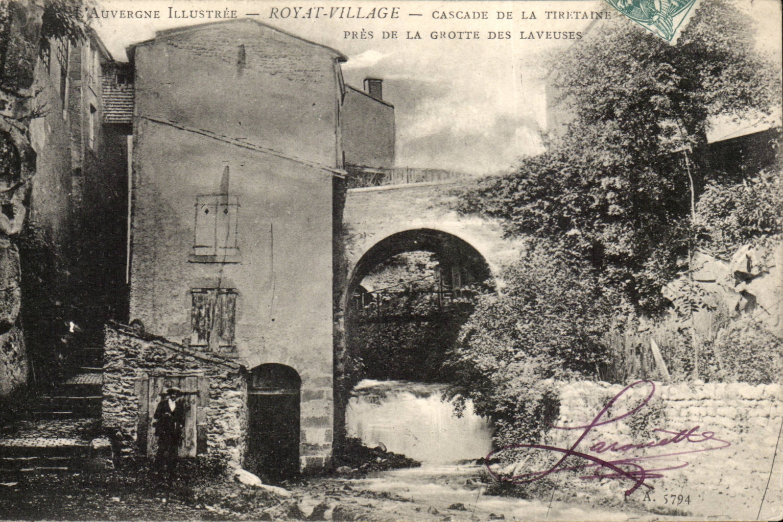 CPA Royat Cascade de la Tiretaine Pres de la grotte des laveuses