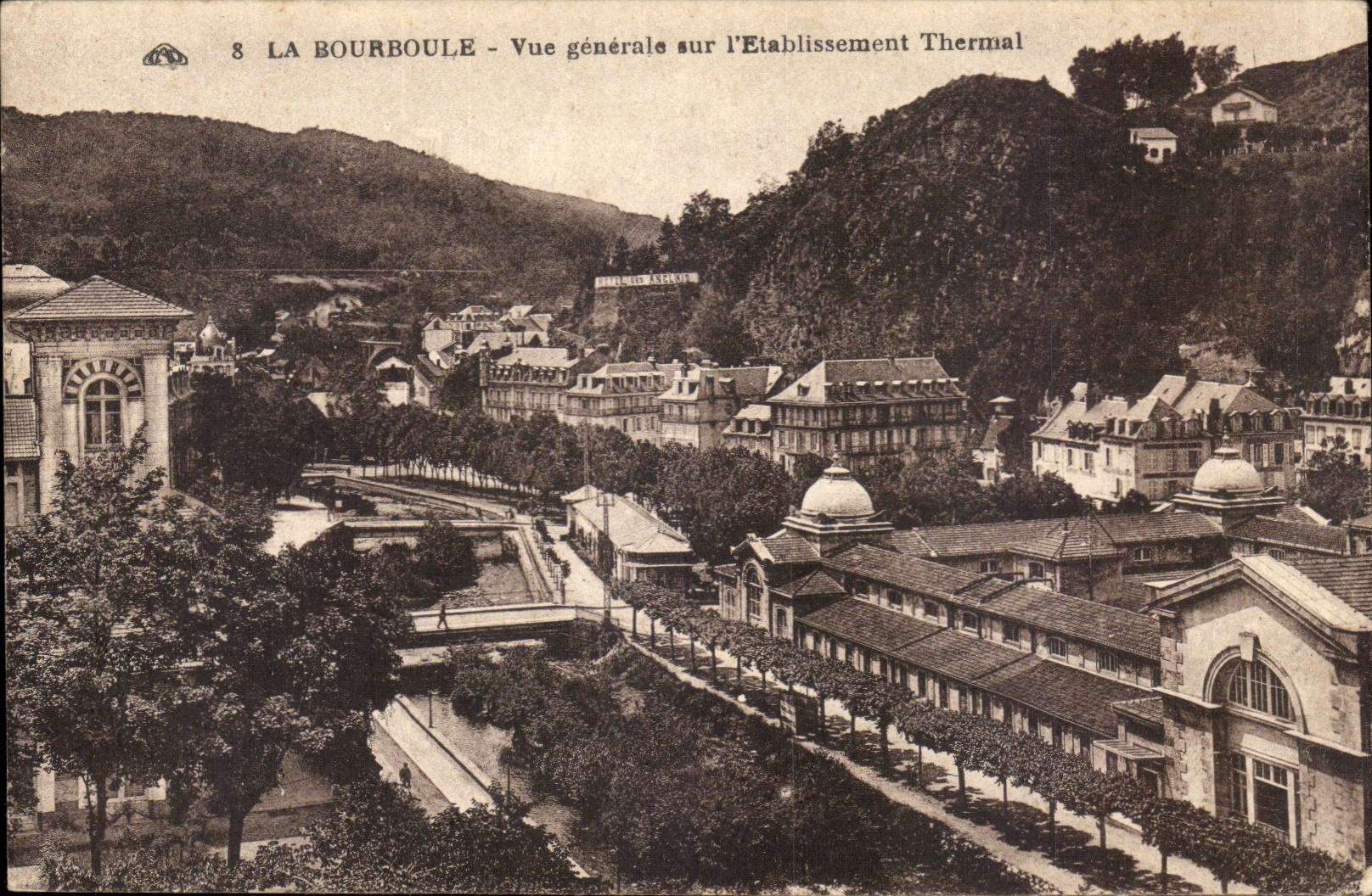 CPA Auvegne La Bourboule Vue generale sur l'etablissement thermal
