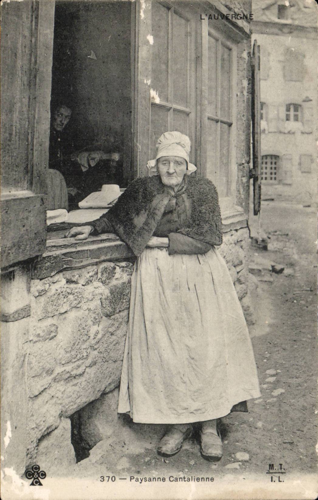 Paysanne Cantalienne — L'Auvergne — M.T. n°370