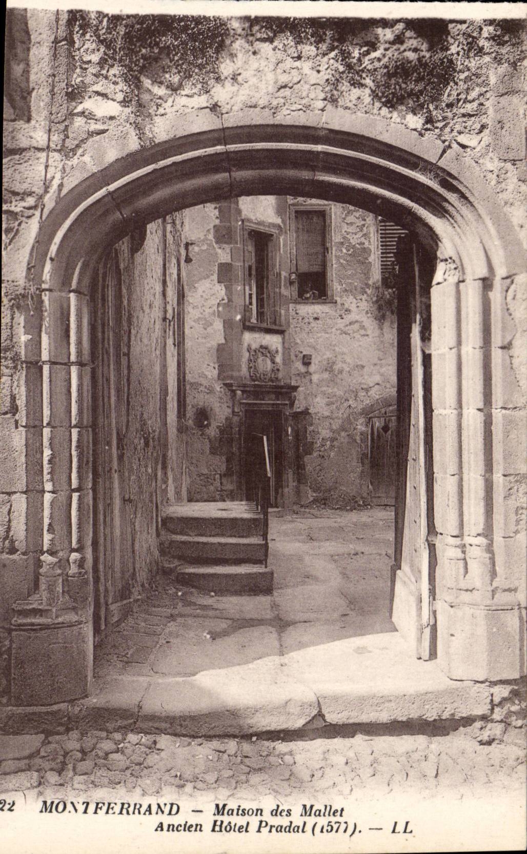 Montferrand — Ancien Hôtel Pradal (1571) — LL