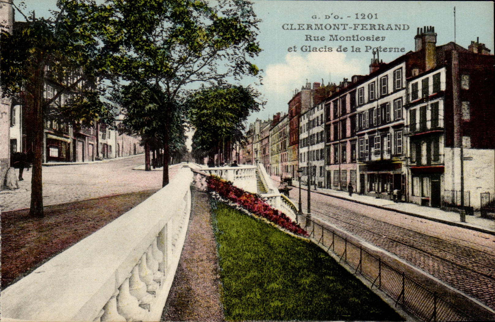 CPA Clermont Ferrand Rue Montlosier et glacis de la poterne