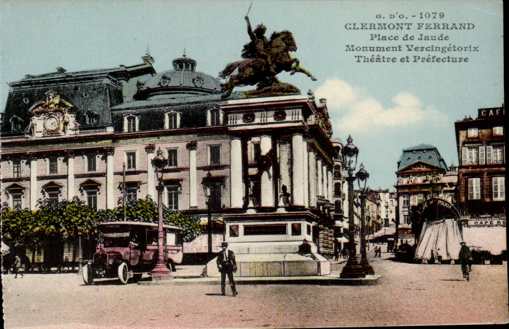 CPA Clermont Ferrand Place de Jaude Monument Vercingetorix Theatre de Prefecture