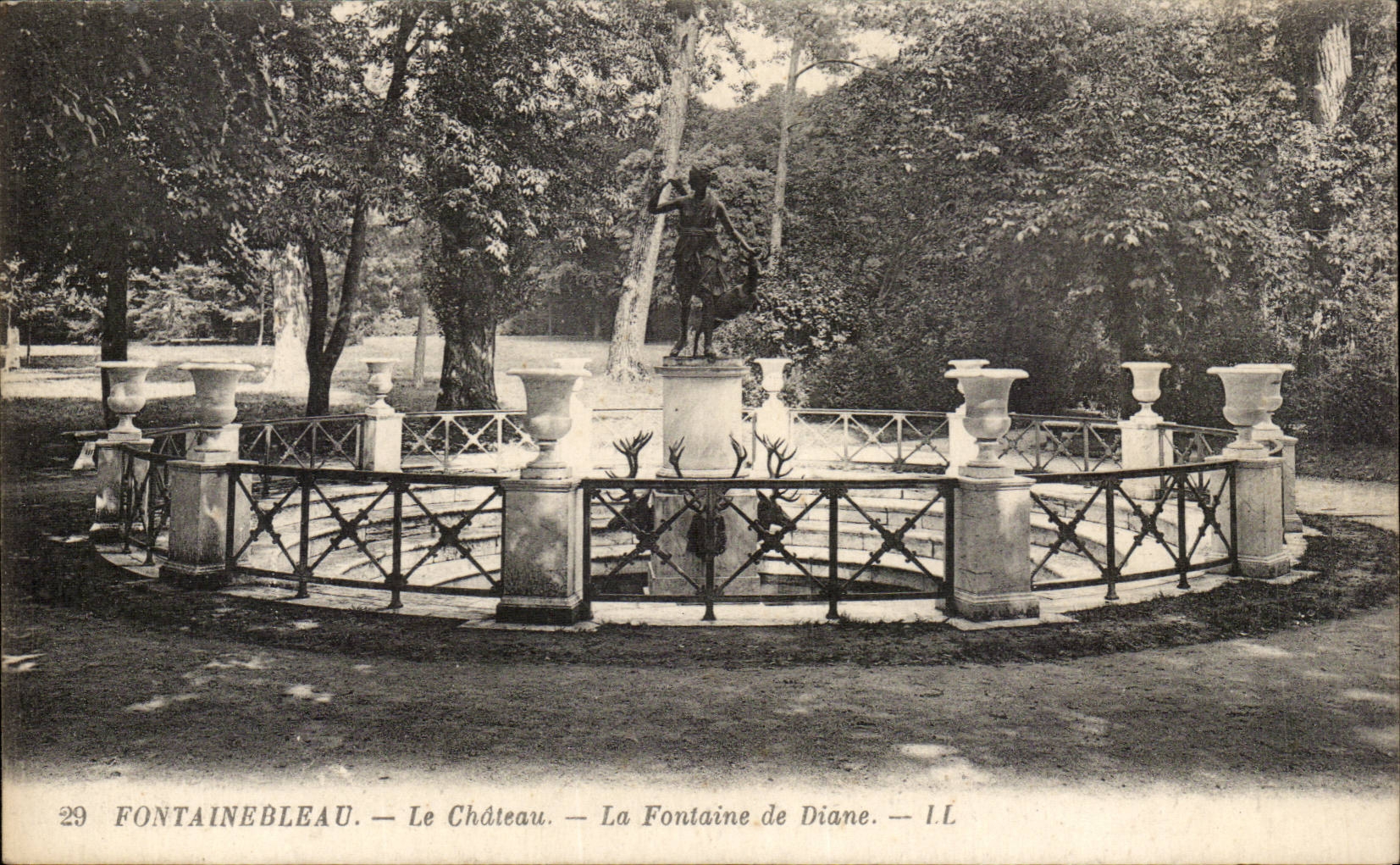 Fontainebleau — El Castillo — La Fuente de Diana — I.L.