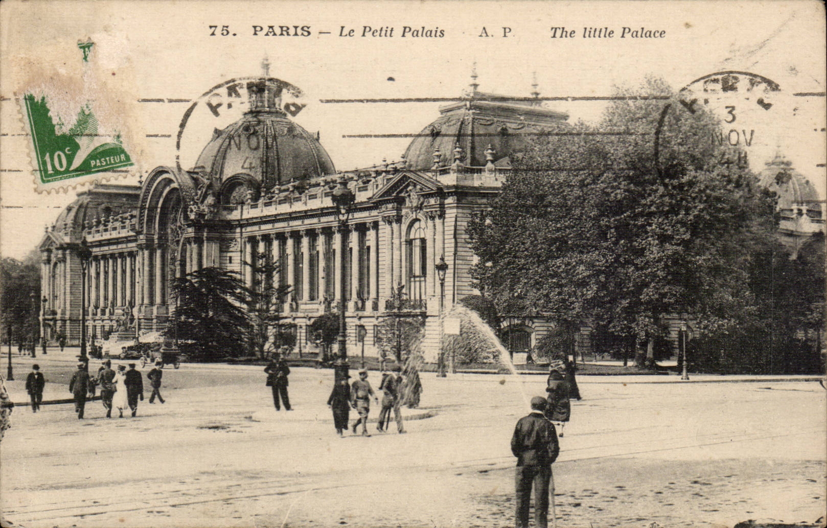 Paris 8 - Le Petit Palais - CPA (jardinier a l'arrosoir)