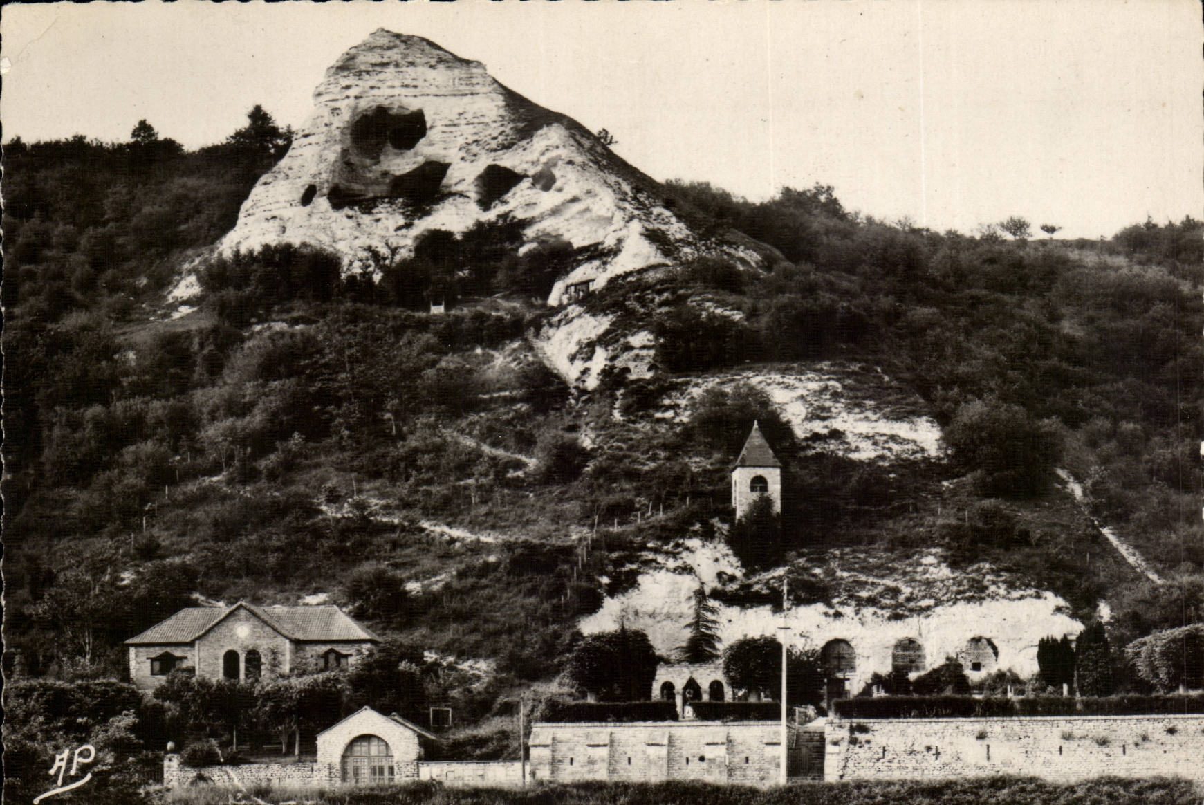 CPM Haute Isle Le grand colombier et l'eglise souterraine