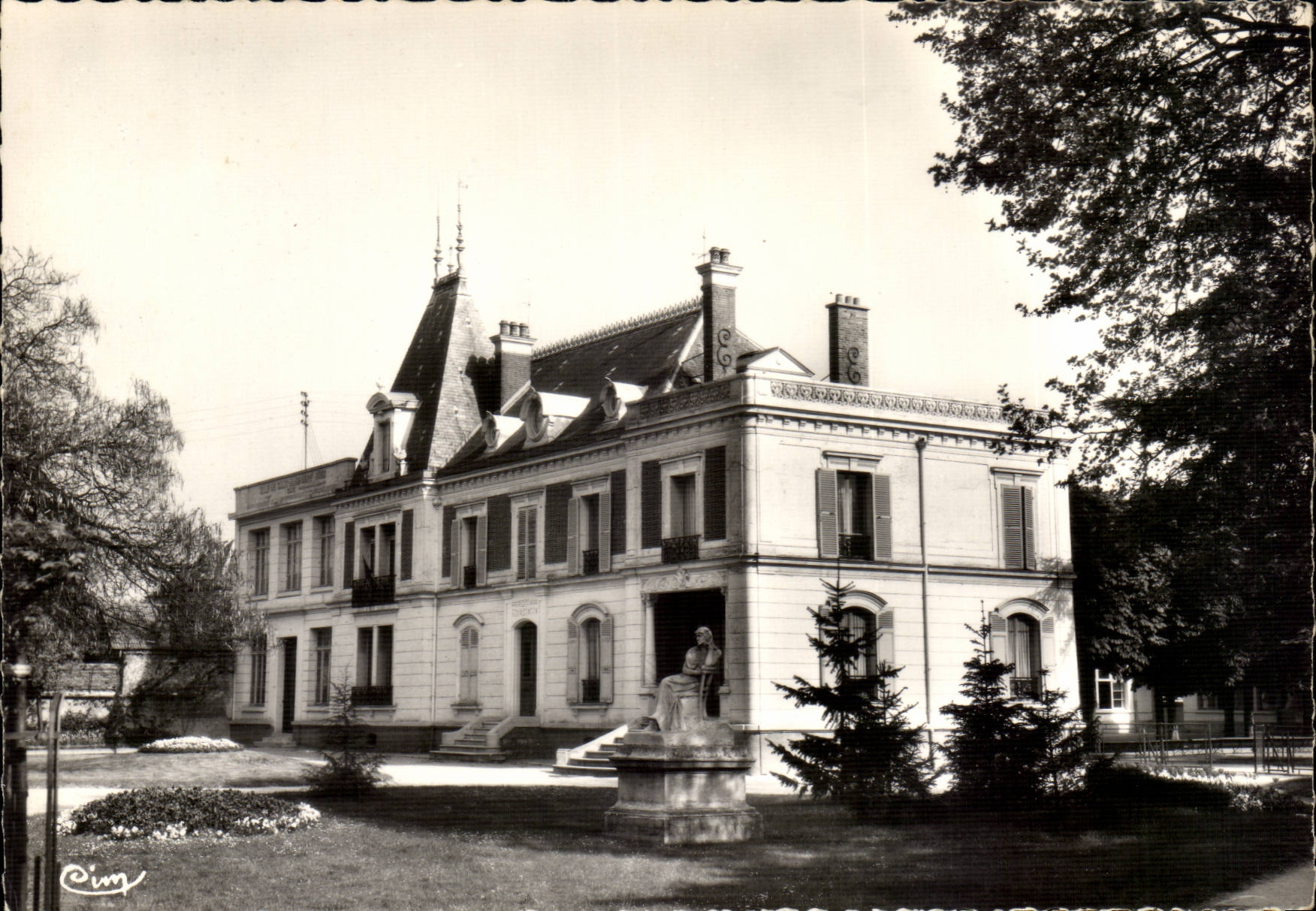 CPM La varenne St Hilaire L'ecole maternelle