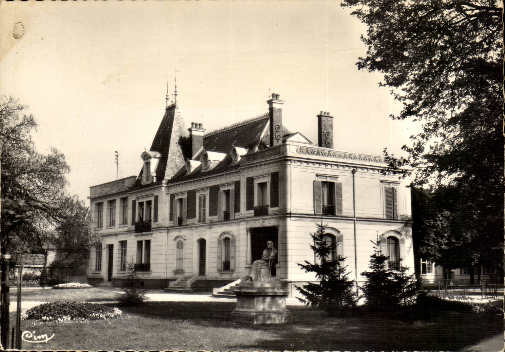 CPM La varenne St Hilaire L'ecole maternelle