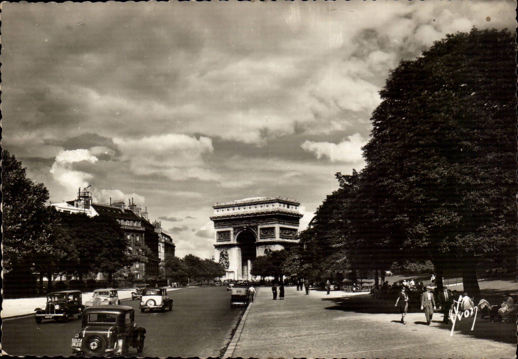 CPM Paris L'avenue Foch
