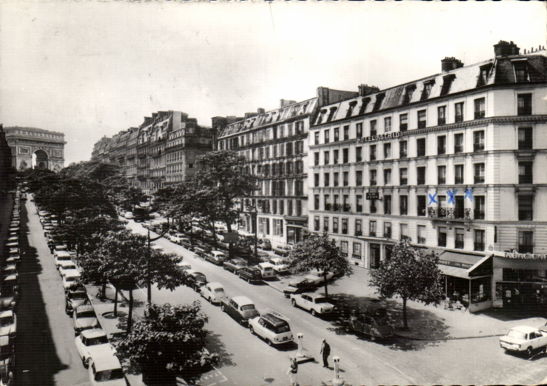 CPM Paris Hotel Astrid Ave nue CArnot 17eme