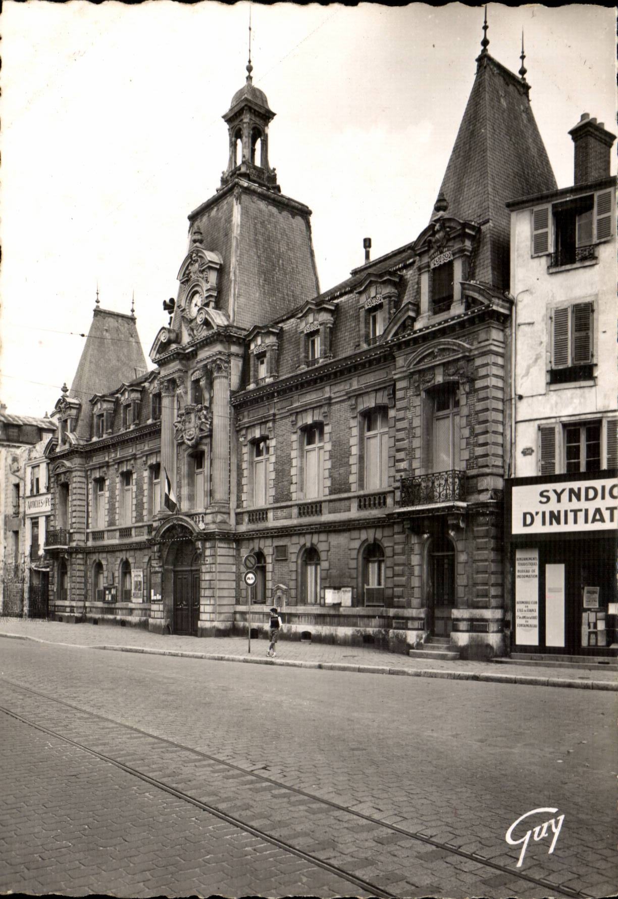 Fontainebleau — Hotel de Ville, rue Grande — Ed. Gay, n° 940