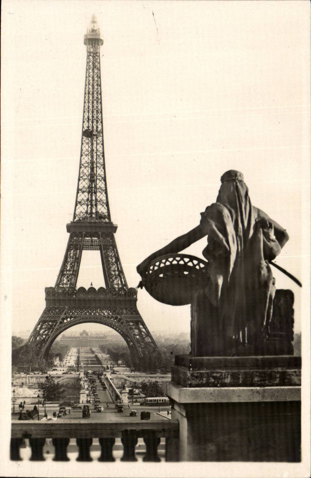 Paris - 7 - Tour Eiffel - Eiffel Tower - CPA 