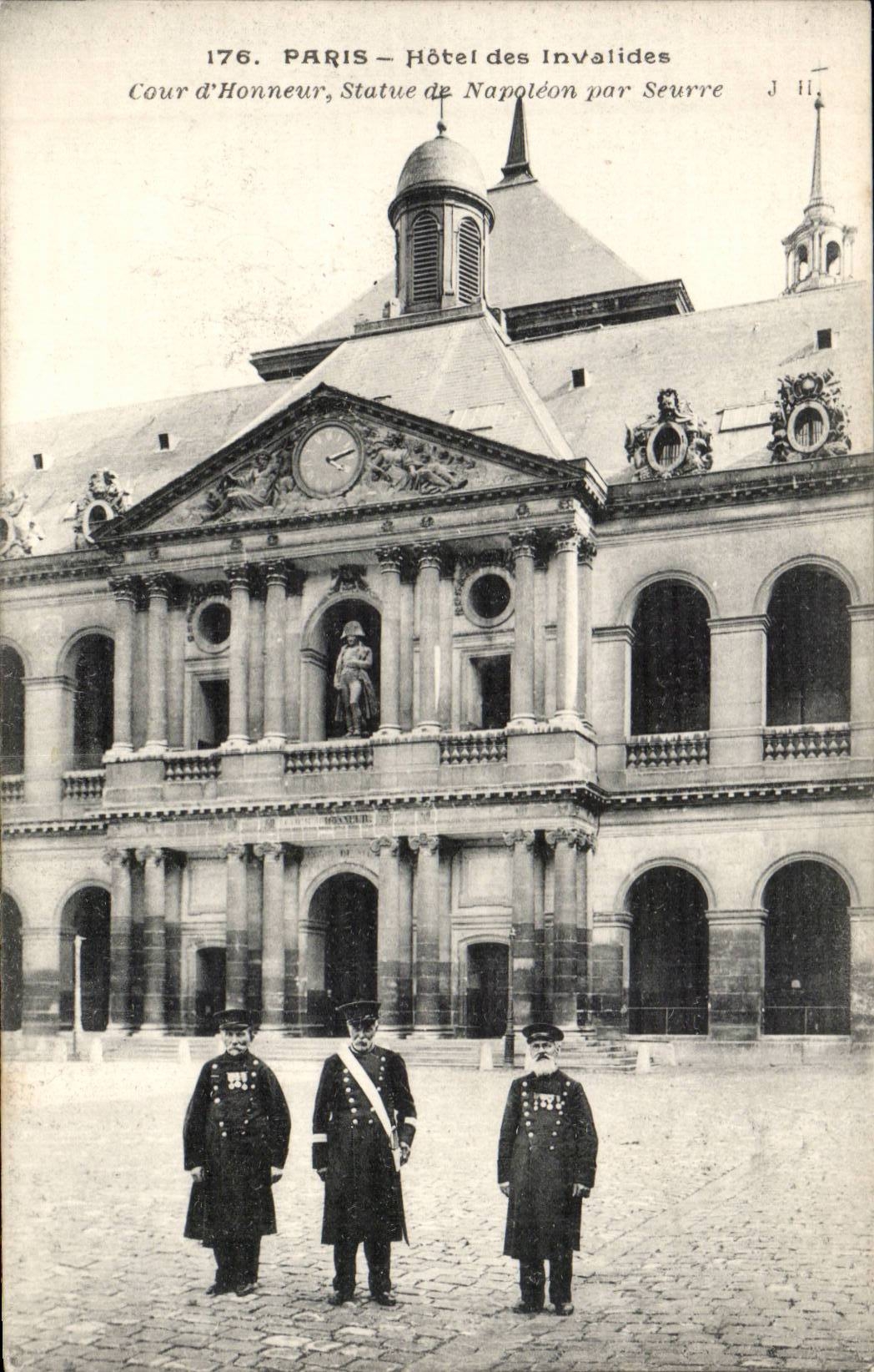 Paris 7 - Hotel des Invalides - Cour D'Honneur - Statue de Napoleon par Seuvre - CPA 6 