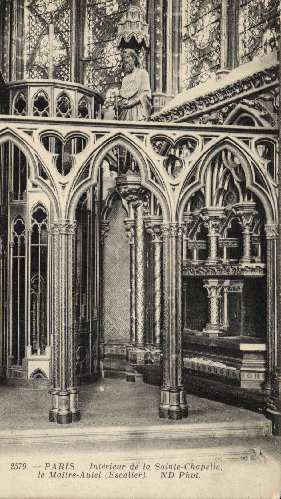 Paris - I - Interieur de Sainte Chapelle - Le Maitre Autel - Escalier - CPA 