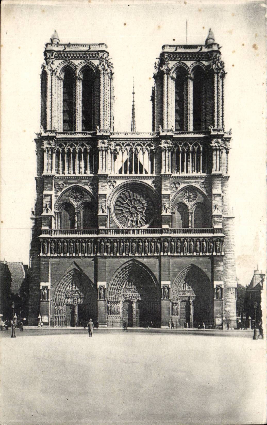 Paris CPA L'eglise Notre DAme 