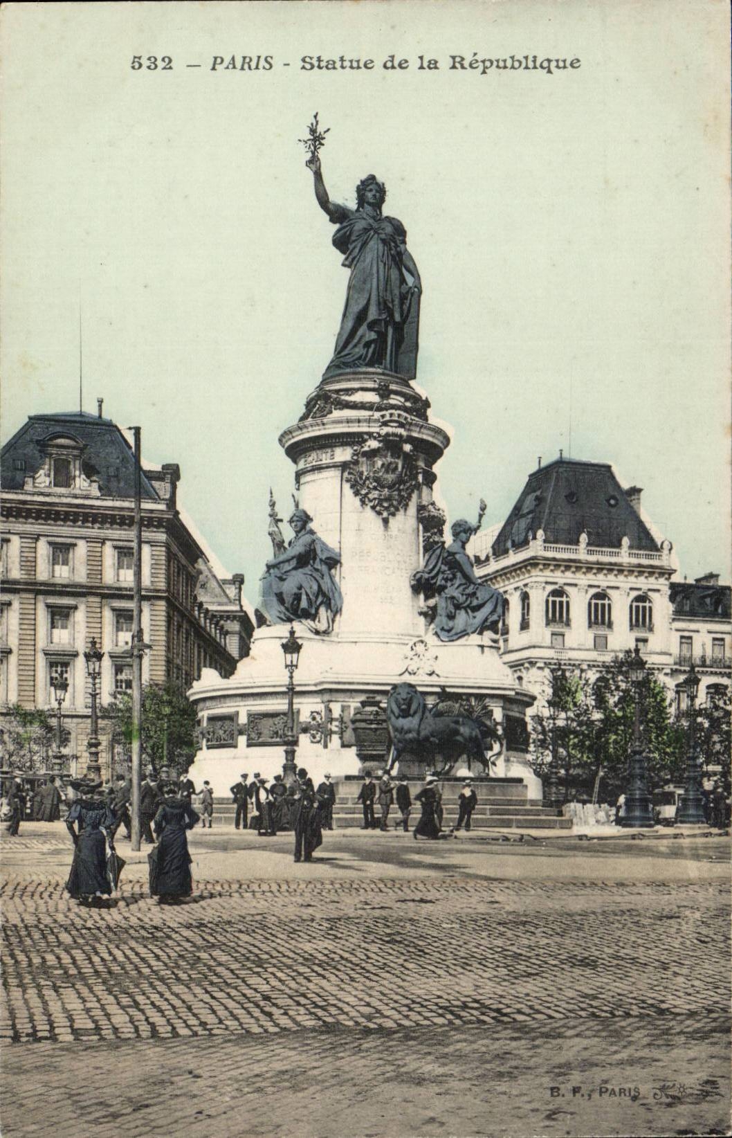 Paris CPA Statue de la Republique