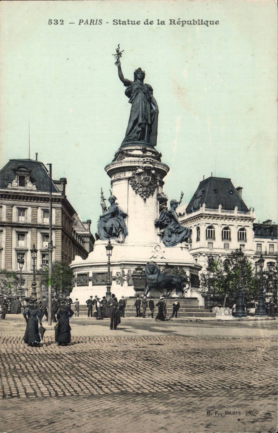 Paris CPA Statue de la Republique
