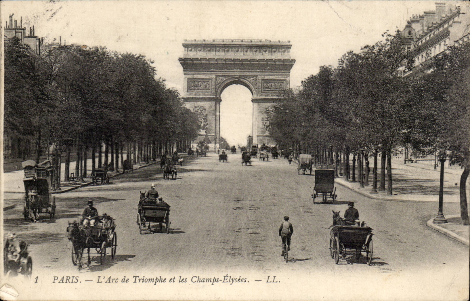Paris CPA L'arc de triomphe et les Champs Elysees