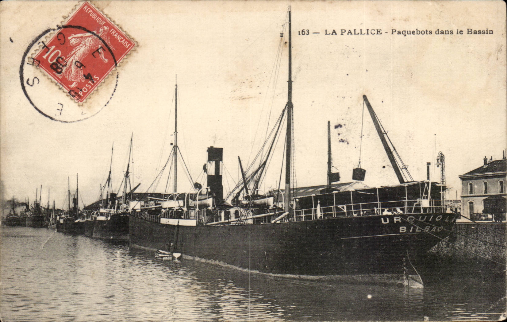 La Pallice cPA Paquebots dans le bassin Urquiloa