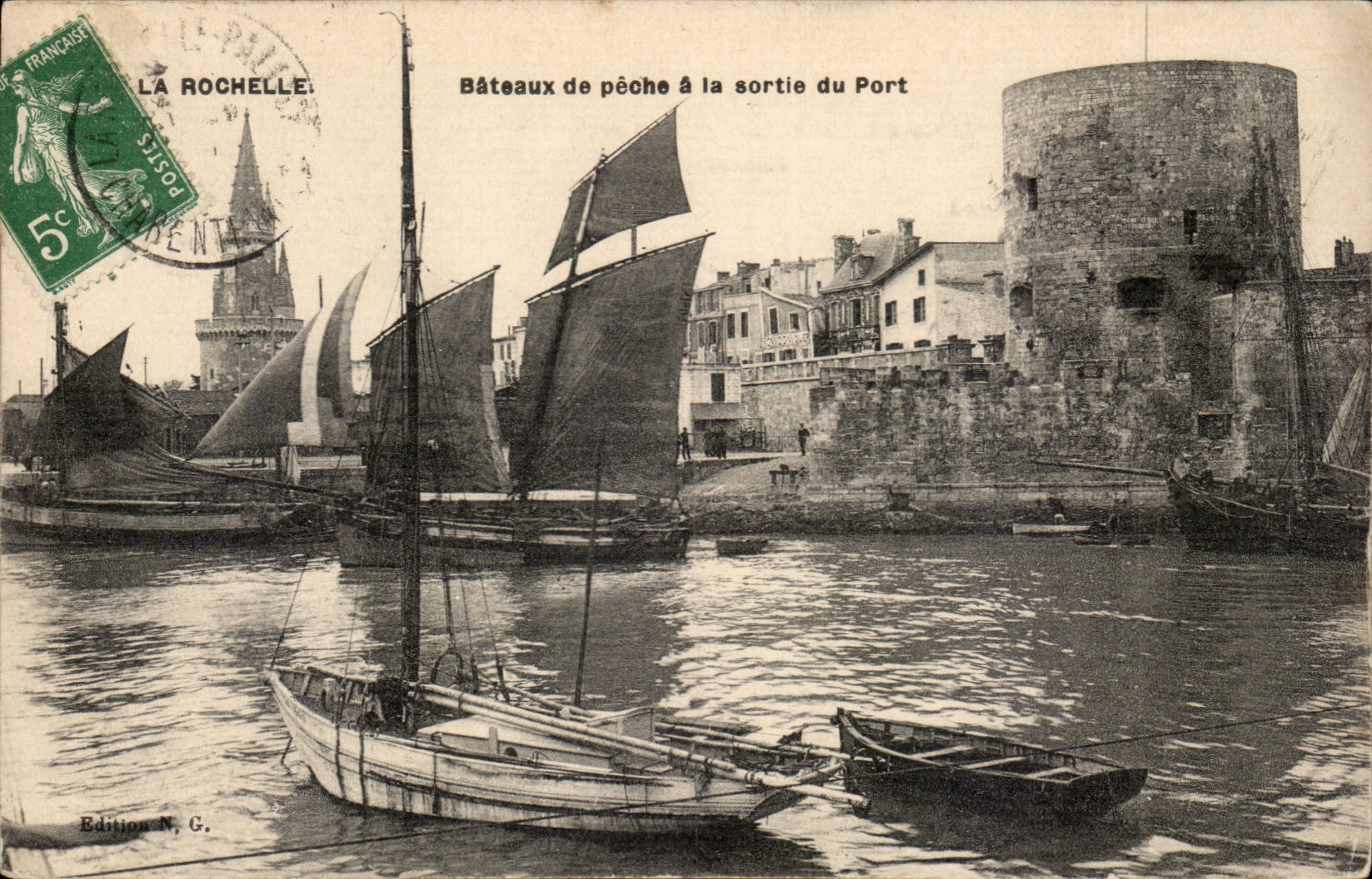 Bâteaux de pêche à la sortie du Port — La Rochelle — Édition N. G.